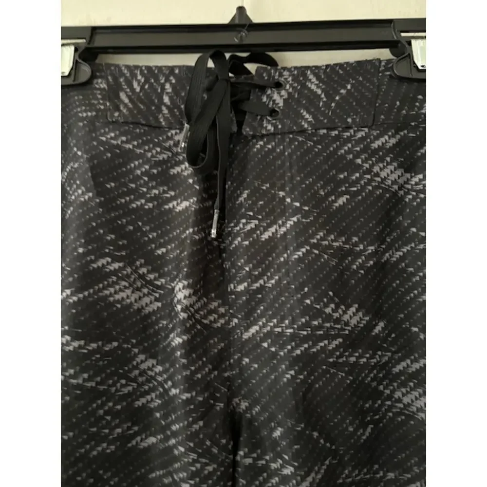 Under Armour Swim Trunks Bathing Suit Size 34 Loose Fit Storm Pocket